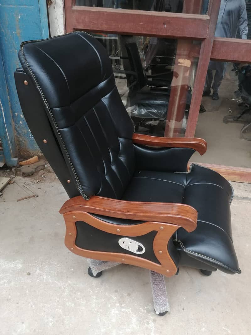 Office chair - visitor chair - Executive chair for sale in karachi 1