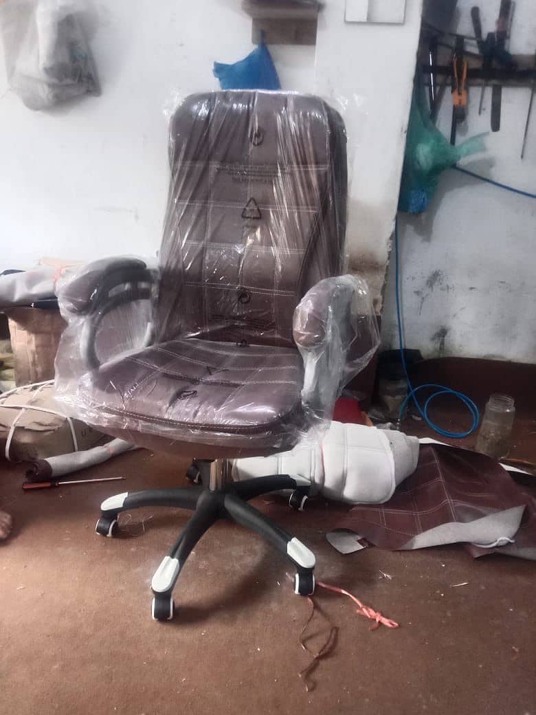 Office chair - visitor chair - Executive chair for sale in karachi 4