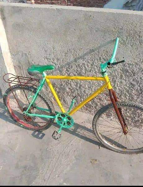 single frame wheeler cycle gher lage hue hain 1
