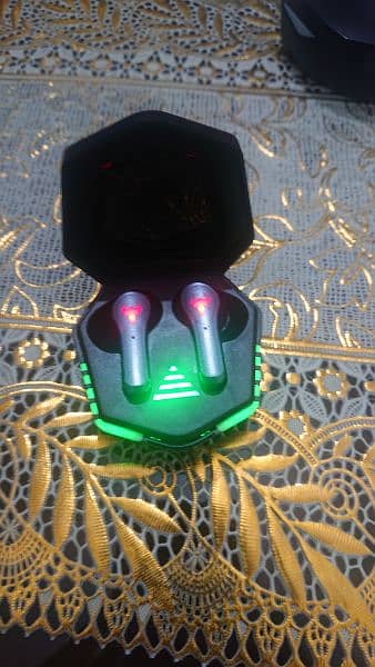 N35 gaming earbud new conditon 4