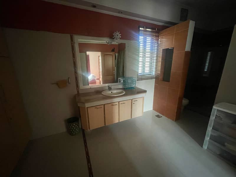 2 KANAL HOUSE FOR SALE IN LAHORE CANTT. 6