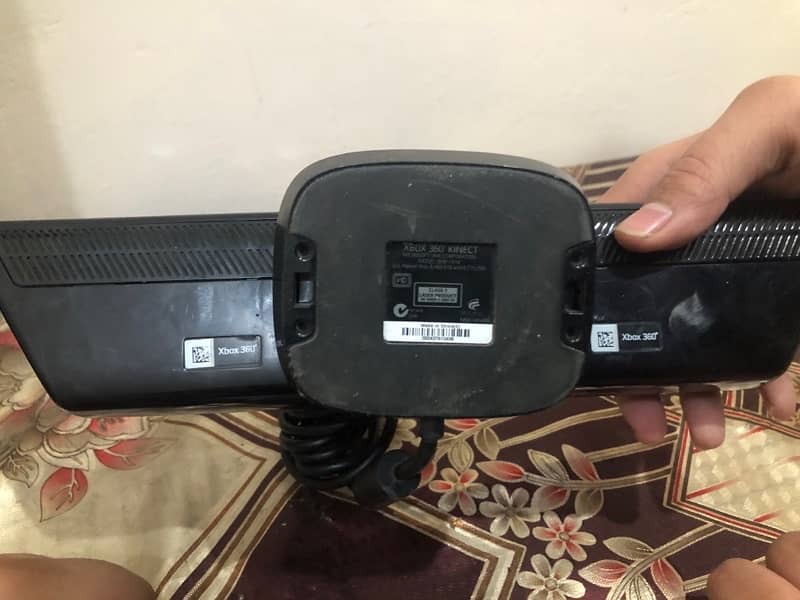 xbox 360 kinect with 5 cd disk 1