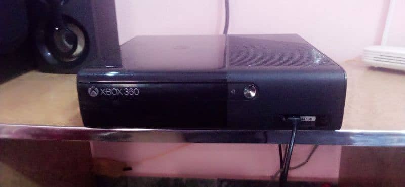 Xbox 360 E slim 500gb 9