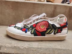 Gucci sneakers . size :8