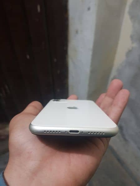 iPhone 11 128,GB Factory unlocked 10/10 condition ha 2