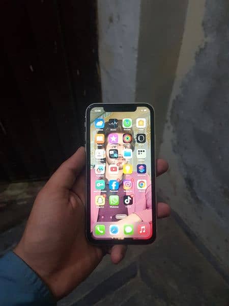 iPhone 11 128,GB Factory unlocked 10/10 condition ha 5