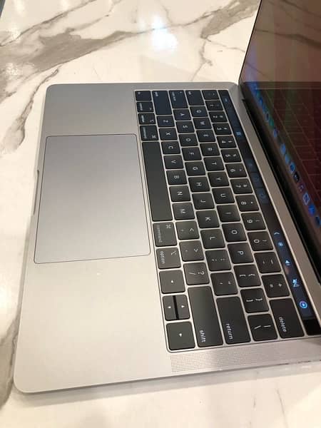 MacBook Pro 2018 Core i7.16gb ram. 512gb ssd 7