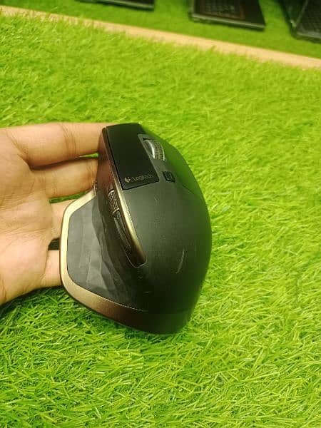logitech mx master mouse Bluetooth multi davice wireless charging 1