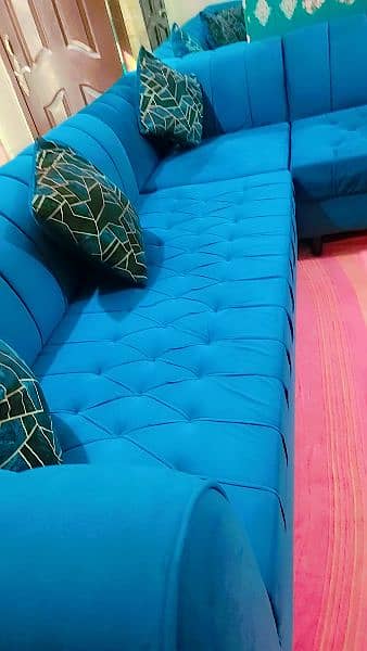 see green coloure L shape sofa  Argent sale 7 sitters 1