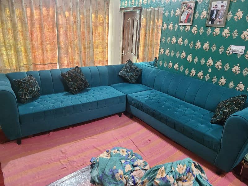 see green coloure L shape sofa  Argent sale 7 sitters 5
