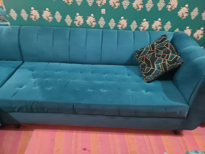 see green coloure L shape sofa  Argent sale 7 sitters 6