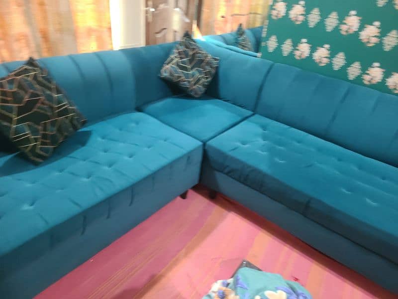 see green coloure L shape sofa  Argent sale 7 sitters 7