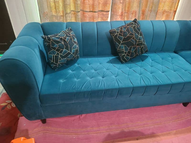see green coloure L shape sofa  Argent sale 7 sitters 8