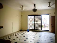 1 Kanal old house for sale in main cantt 0
