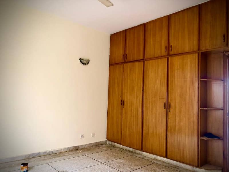 1 Kanal old house for sale in main cantt 6
