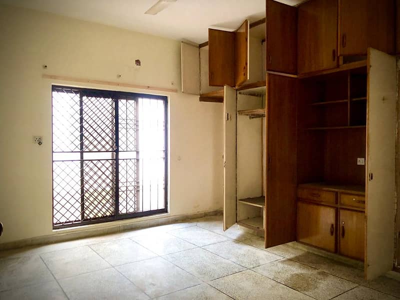 1 Kanal old house for sale in main cantt 8