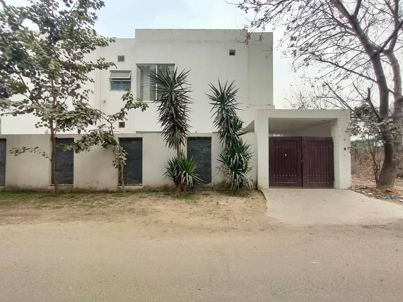 1 Kanal old house for sale in main cantt 20