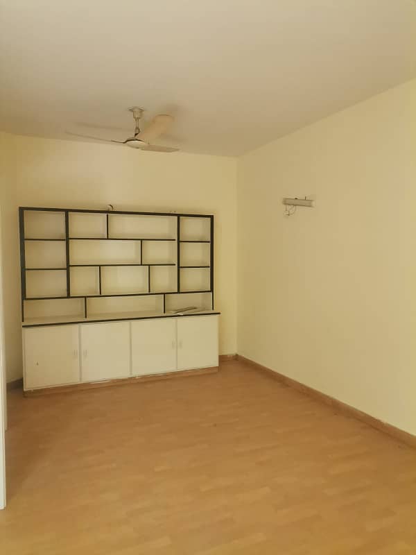 1 Kanal old house for sale in main cantt 26