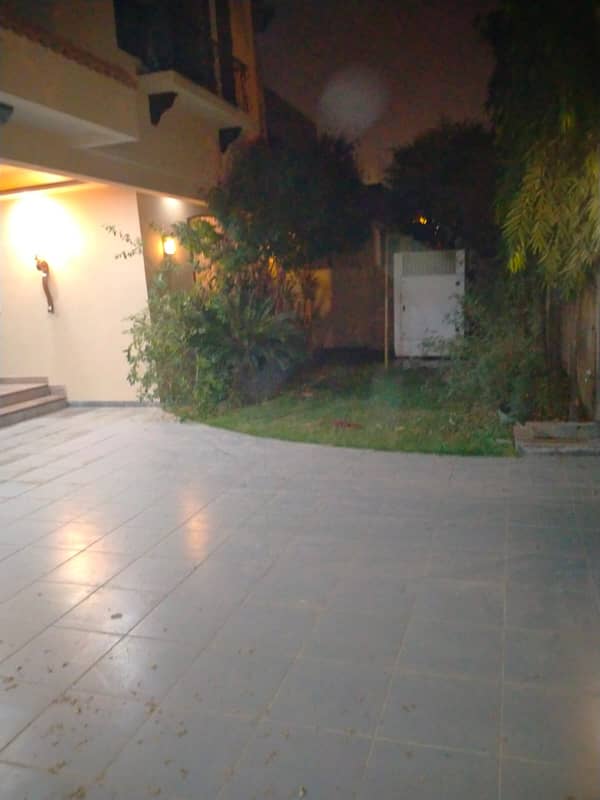 1 Kanal old house for sale in main cantt 39