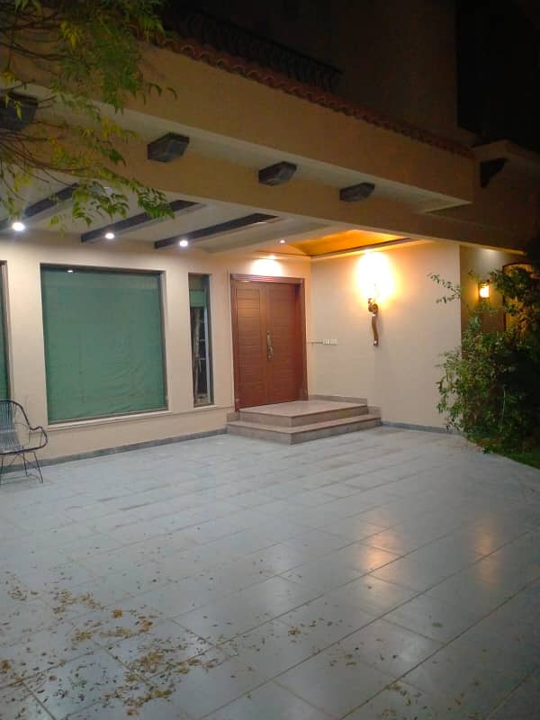 1 Kanal old house for sale in main cantt 41