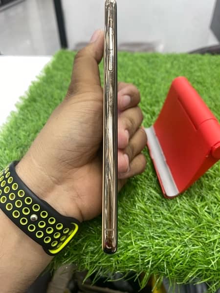 iPhone 11 Pro Max 256gb PTA Approved 7