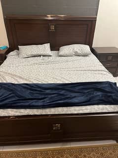 king size double bed with2side tables