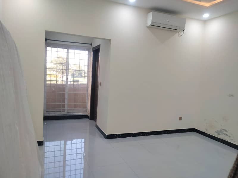 Ground portion for rent in G15 5