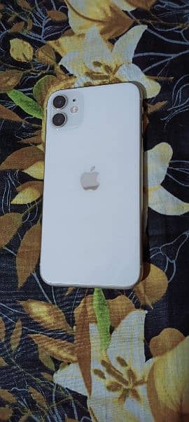 iphone 11 Non PTA 64G 10/10 condition battery 78% white color 0