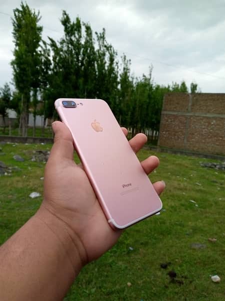 IPhone 7 Plus 128GB Non PTA One hand use 1