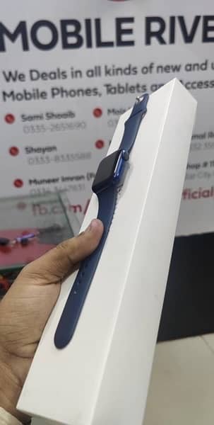 *APPLE WATCH* Series 6 44mm watch and box Price=46000 1