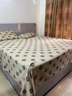 king size bed 2 door almari 0