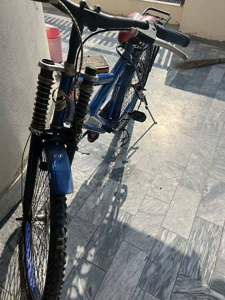 A XL size bicycle in  sports blue colour. . 3