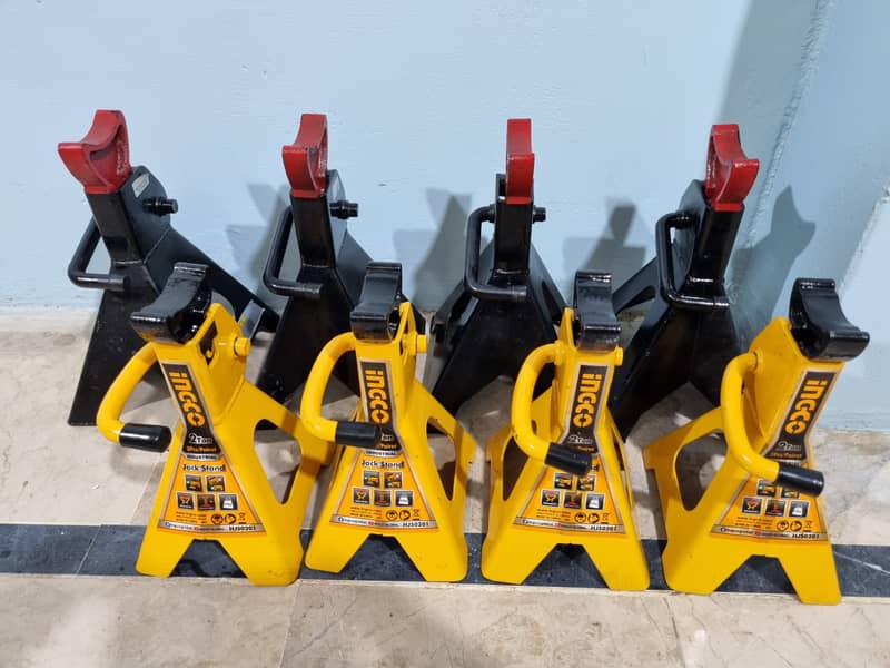 Ingco 3 Ton Car Jack and 8 Stands 1