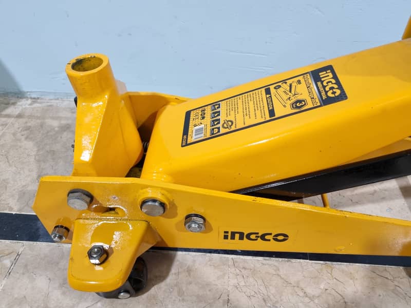 Ingco 3 Ton Car Jack and 8 Stands 3