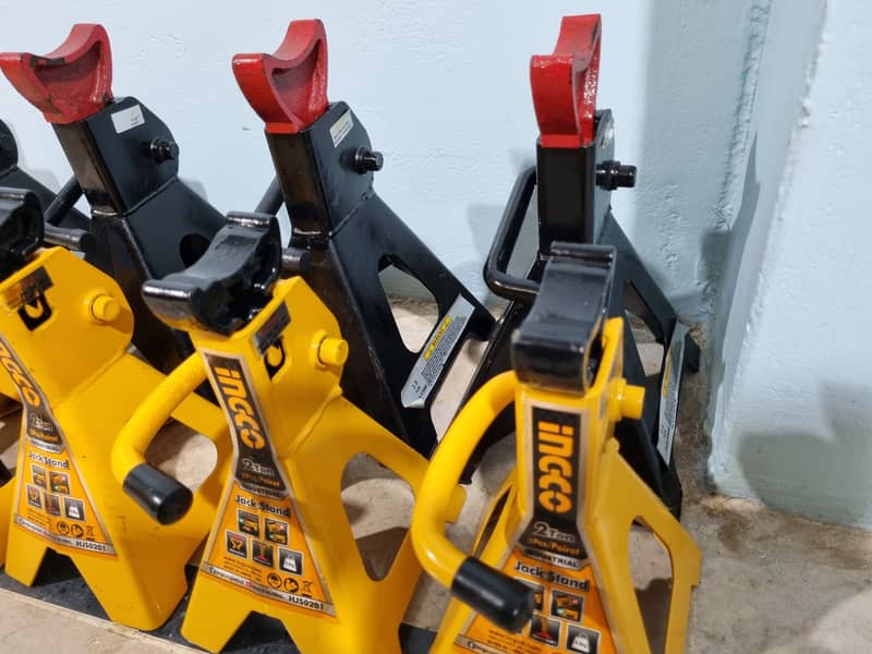 Ingco 3 Ton Car Jack and 8 Stands 8