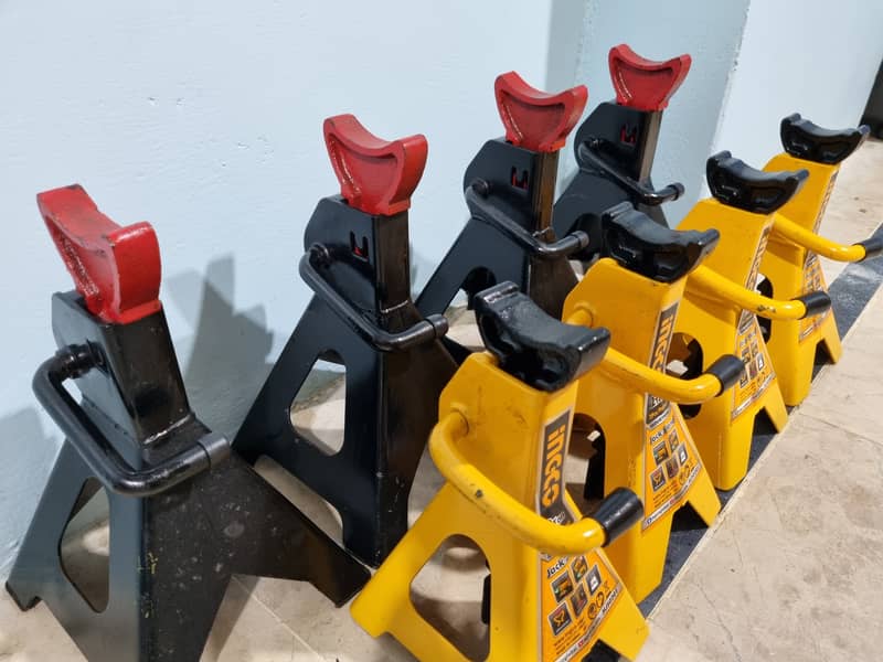 Ingco 3 Ton Car Jack and 8 Stands 9