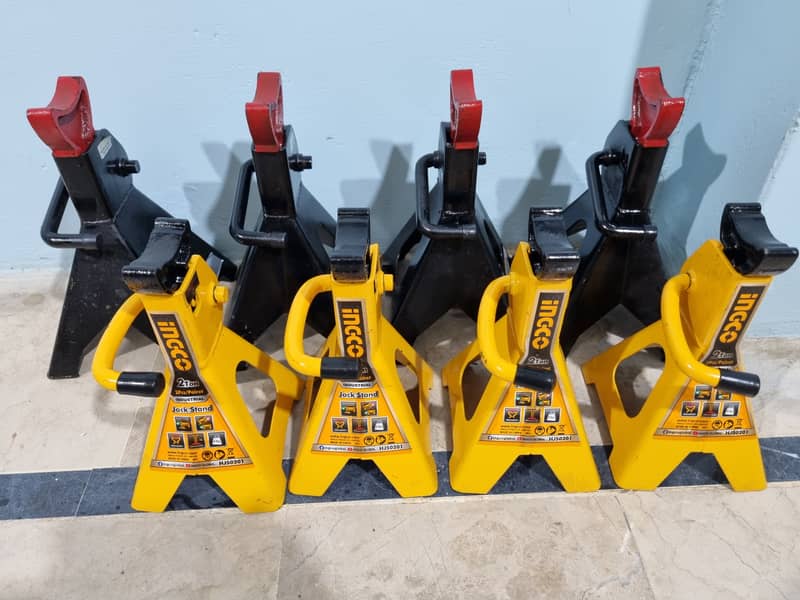 Ingco 3 Ton Car Jack and 8 Stands 10