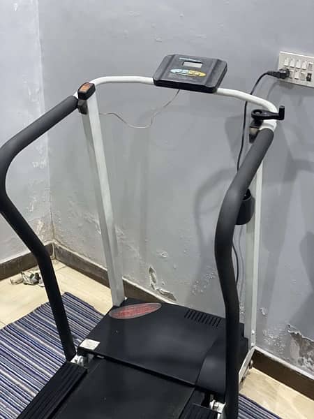 AC motorized treadmill 1