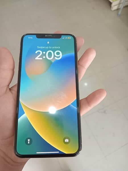 iPhone Xsmax 64 gb pta approved 4