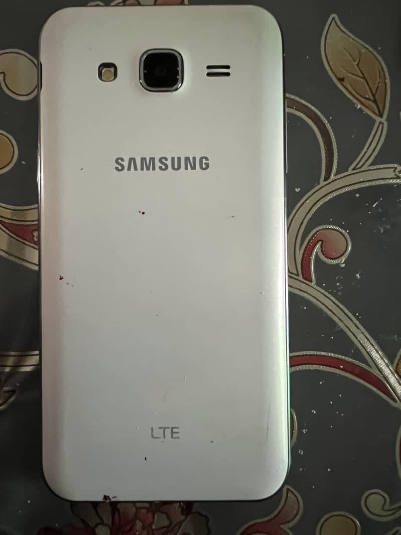 PTA Approved Samsung J5 Mobile in good condition selling in less price 1