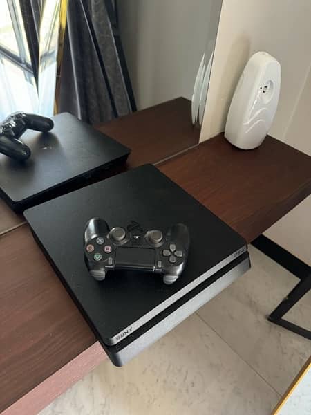 PS4 SLIM 500GB WITH GAMES 1