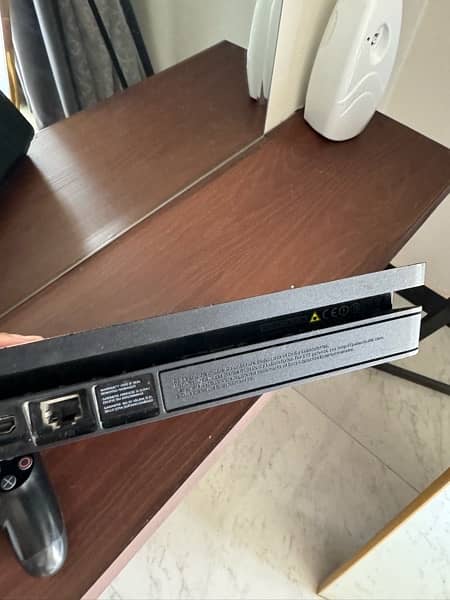 PS4 SLIM 500GB WITH GAMES 3
