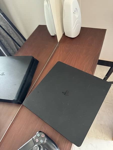 PS4 SLIM 500GB WITH GAMES 5
