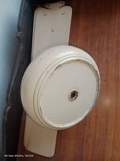 Used ceiling fan. Used ceiling fan in pure copper.