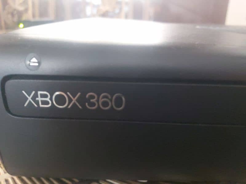XBOX 360 slim edition 0