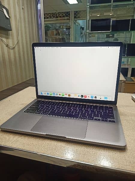 apple MacBook pro m1 chip space gray 16/256 6