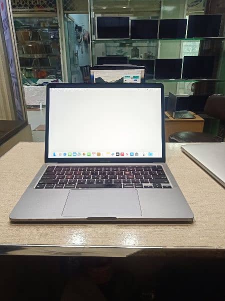 apple MacBook pro m1 chip space gray 16/256 7