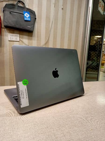 apple MacBook pro m1 chip space gray 16/256 8