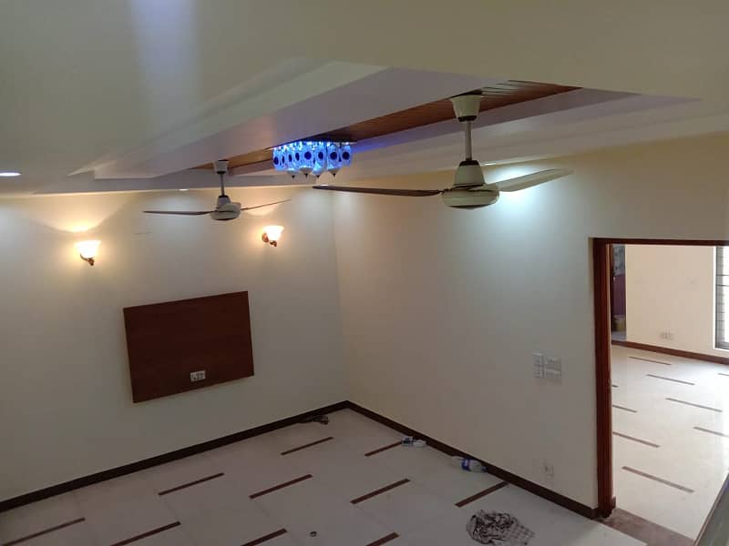 5 marla house 5 bedroom tvl kichan near emporium mall pakr masjid 1