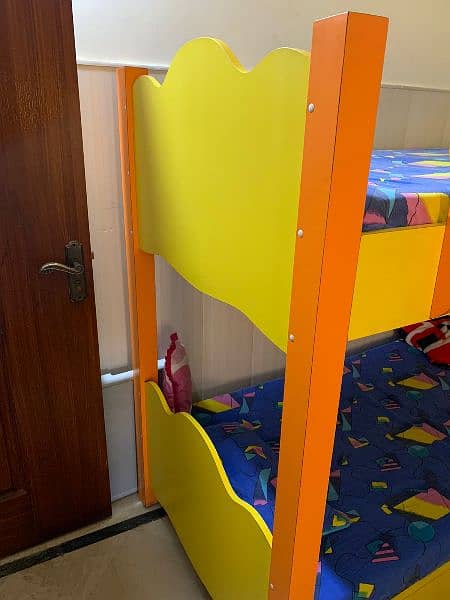 Kids bunk bed in very good condition with mattress 4